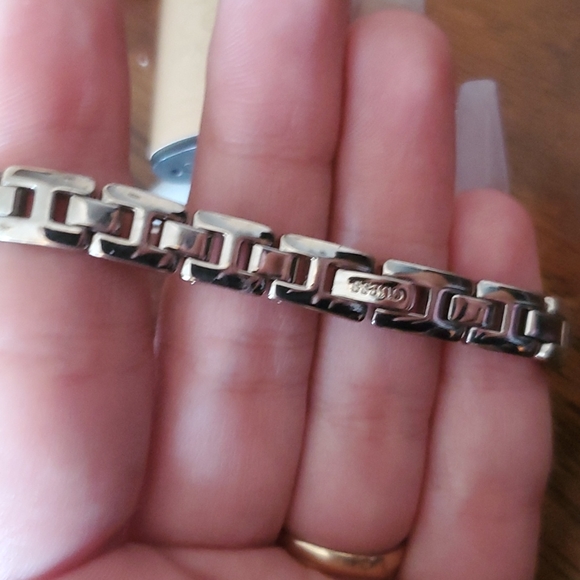 Guess Watch Like New - Picture 3 of 3